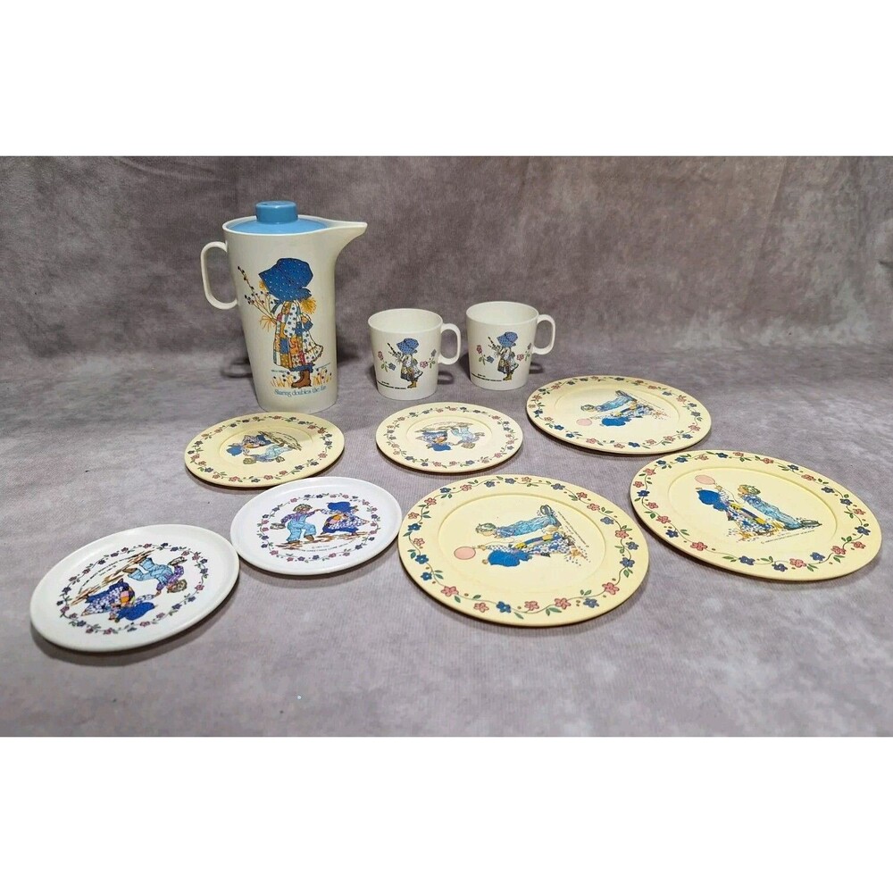 Holly Hobbie Chilton Plastic Play Dishes - 7 Plates, 2 Cups & a Pitcher